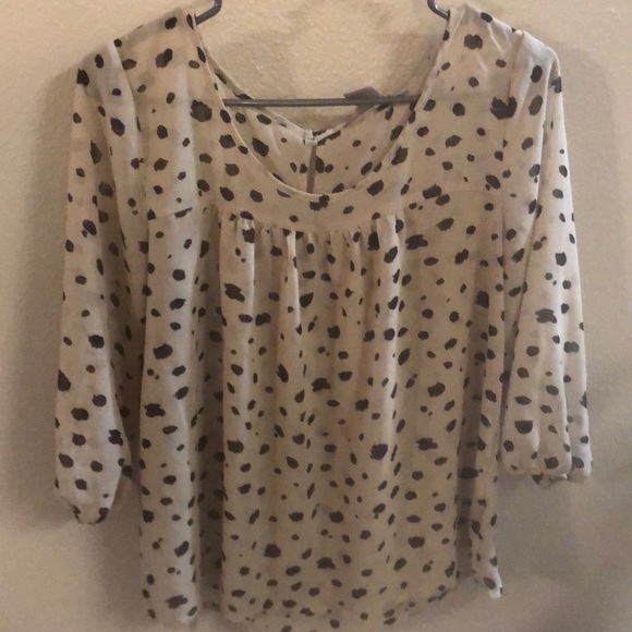 Tan and black top - Picture 1 of 1